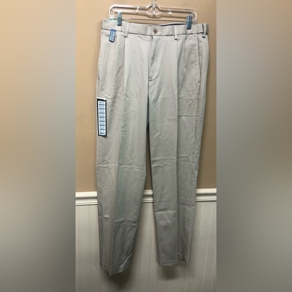 Haggar Classic Fit Khaki Mens Pants Size 34x32 NWT - Picture 1 of 4